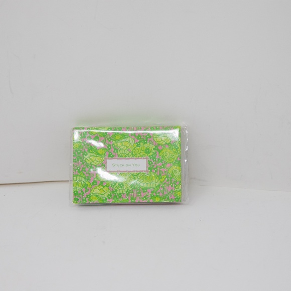 NEW Lilly Pulitzer Stuck On You 200 Sticky Notes In Four Sizes Desert Tort Print - Picture 1 of 3